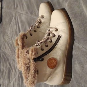 Remote brand short boots size 8.5 in tan/cream